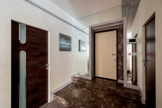 Серая зеркальная квартира