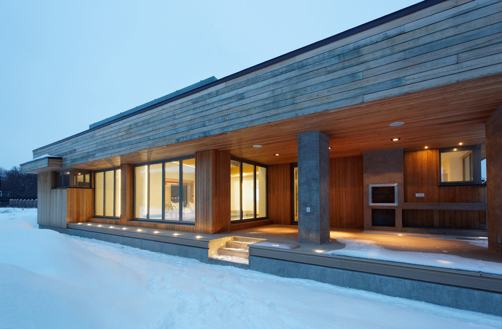 здание и интерьер бассейна на Новой Риге