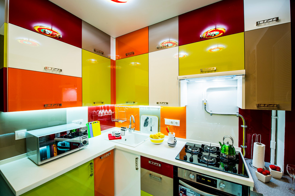 Яркая кухня-трансформер площадью 6 кв.м.
