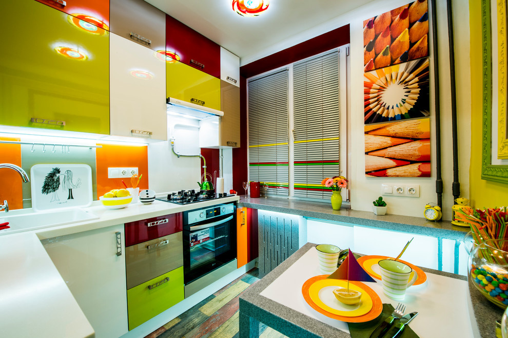 Яркая кухня-трансформер площадью 6 кв.м.