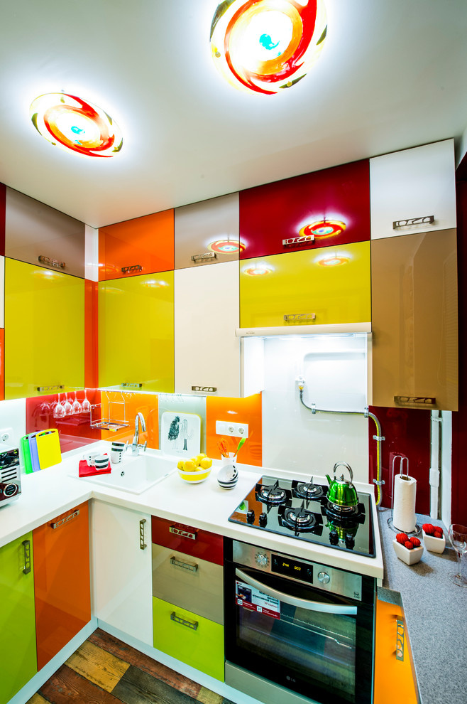 Яркая кухня-трансформер площадью 6 кв.м.