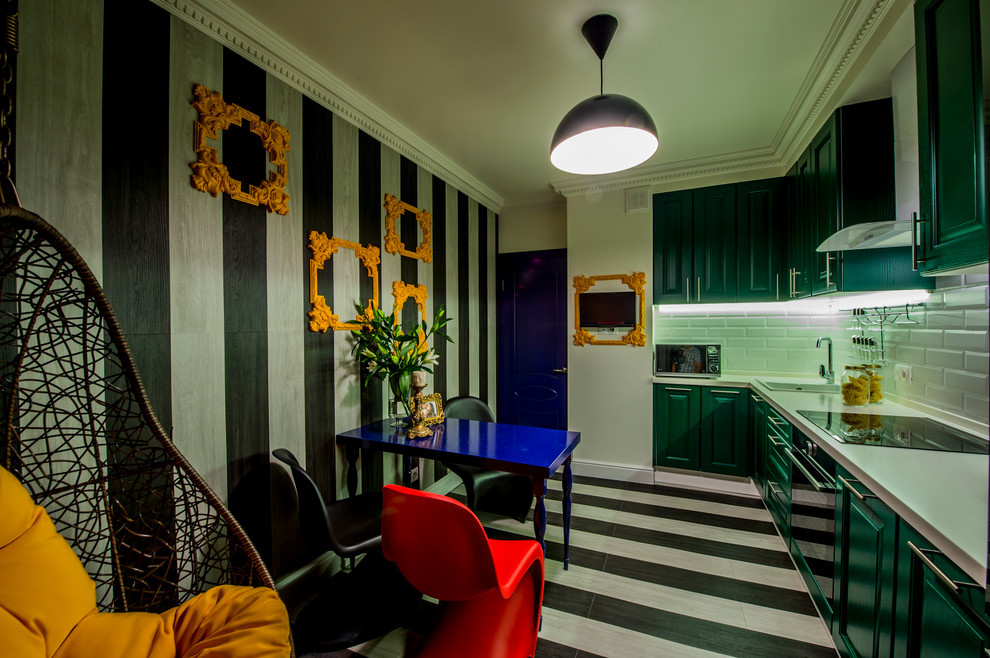 12-метровая кухня в эпатажном стиле