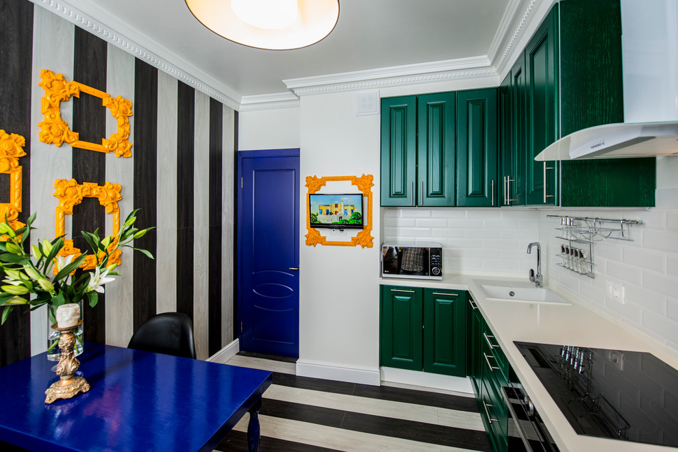 12-метровая кухня в эпатажном стиле
