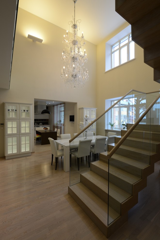 Общее пространство, плавно объединяет  кухню, столовую, рекреацию