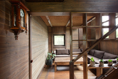 Деревянный дом в стиле пэчворк