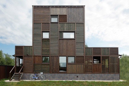 Деревянный дом в стиле пэчворк