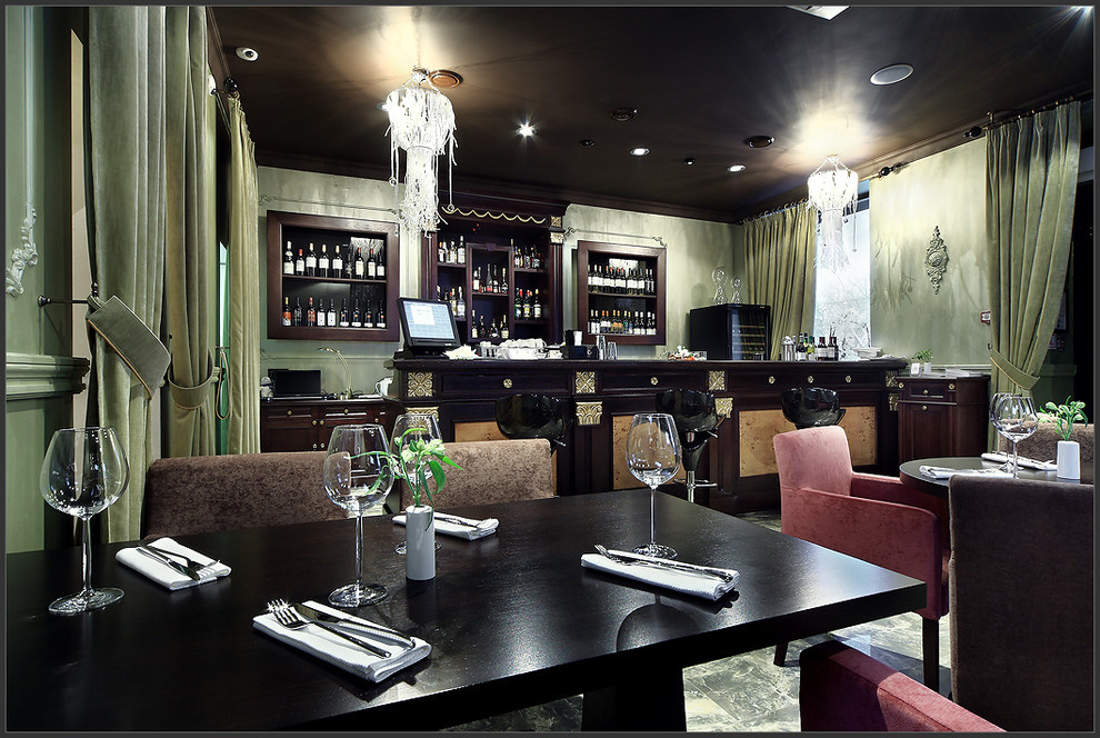 "Le Bourbon Bar"