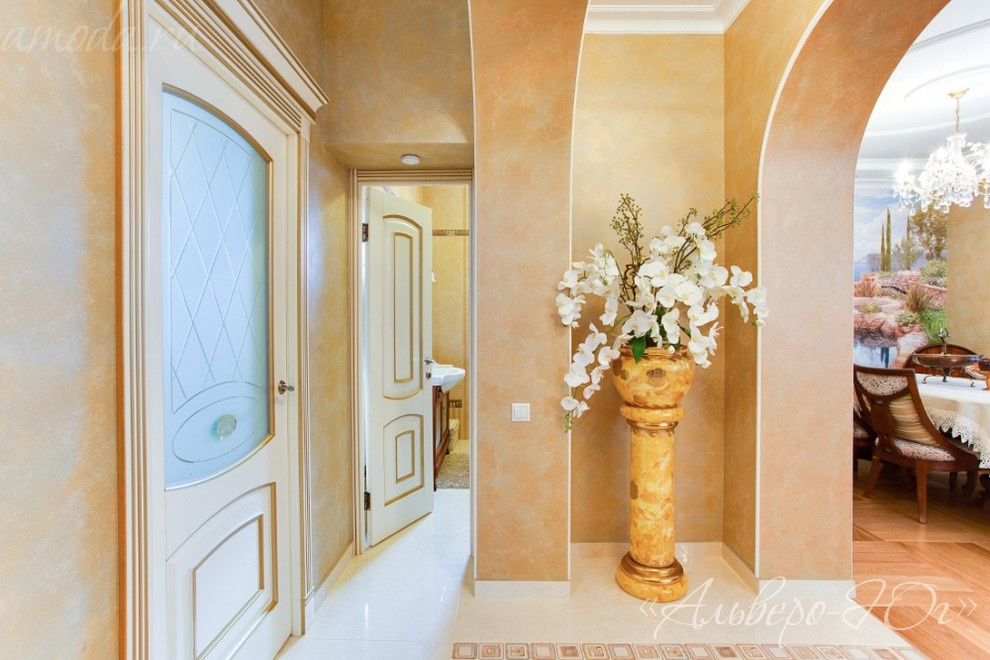 Белое с золотом