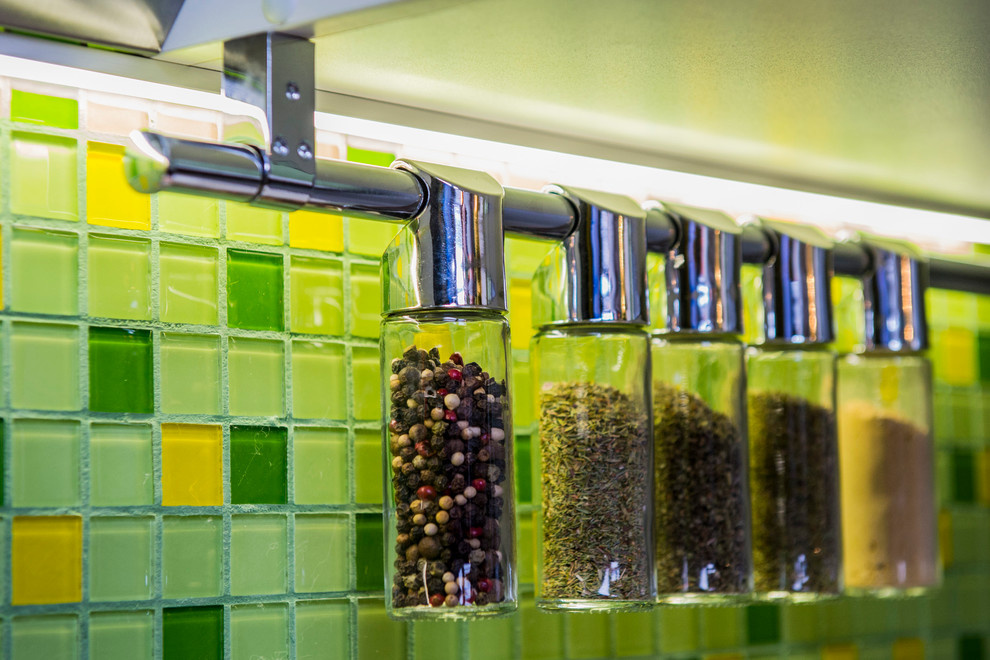 Яркая кухня в стиле Рио