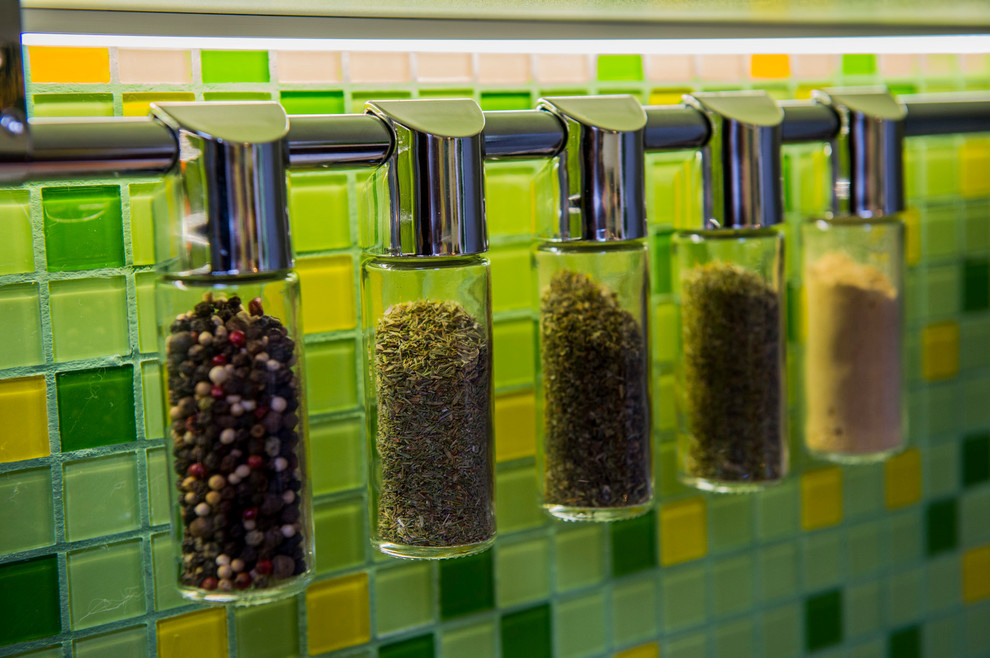 Яркая кухня в стиле Рио