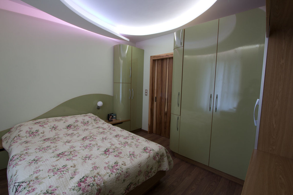 Спальня-кабинет в современной квартире