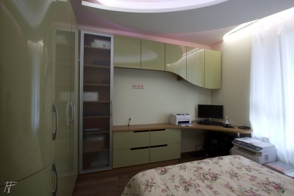 Спальня-кабинет в современной квартире