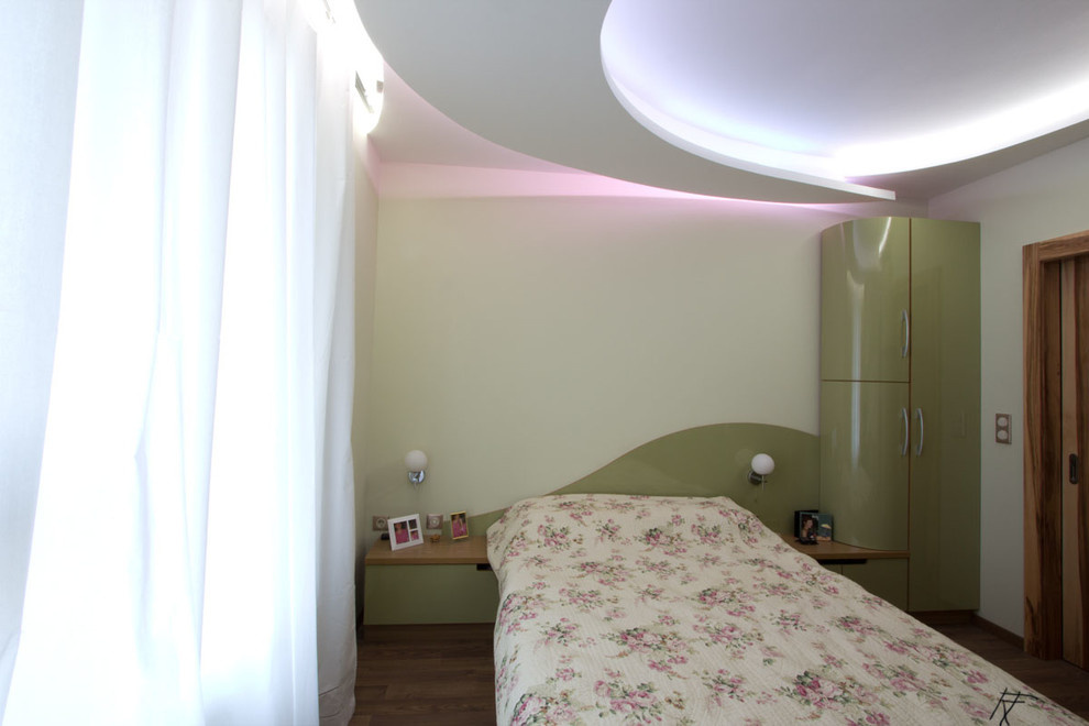 Спальня-кабинет в современной квартире