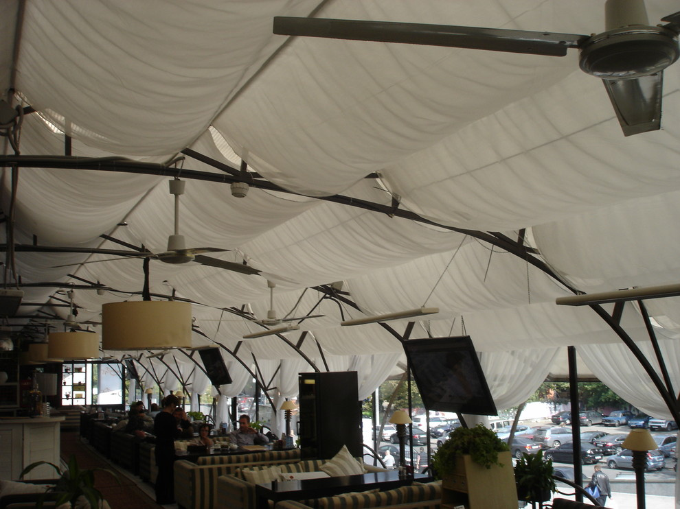 Текстильный потолок и шторы в кафе "Карамель"