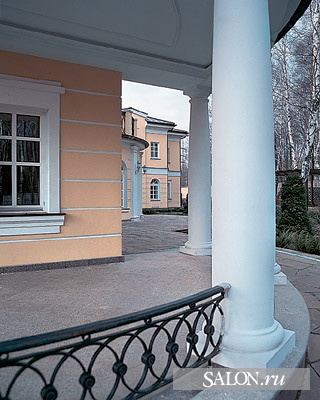 РУССКАЯ УСАДЬБА. ЦОКОЛЬ, ВХОДНАЯ ГРУППА и ИНТЕРЬЕРЫ. архитектор МИХАИЛ ТОРОПЫГИН