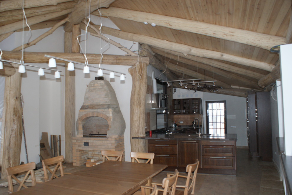 Хороший дом с бревнами