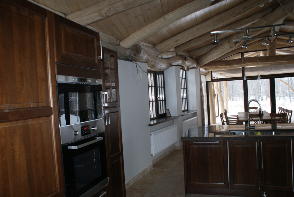 Хороший дом с бревнами