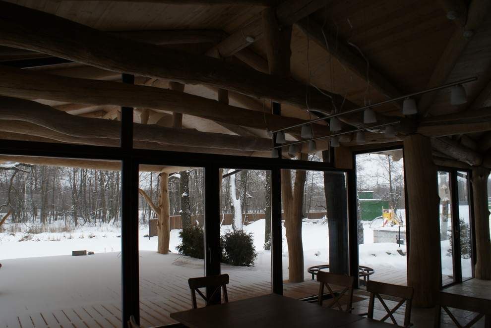 Хороший дом с бревнами