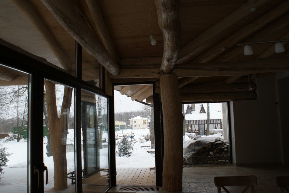 Хороший дом с бревнами