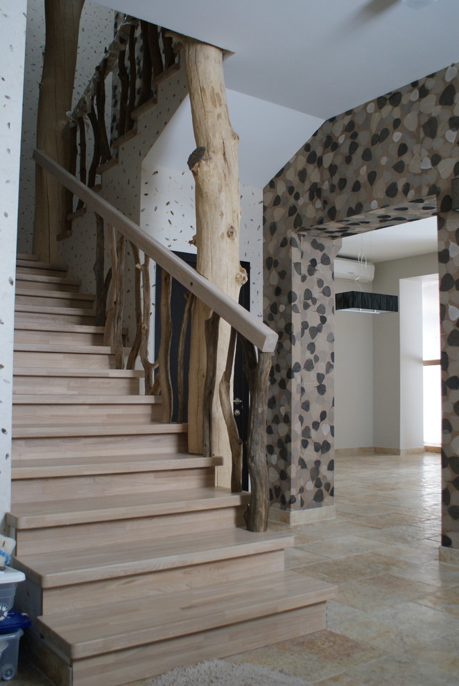 Хороший дом с бревнами