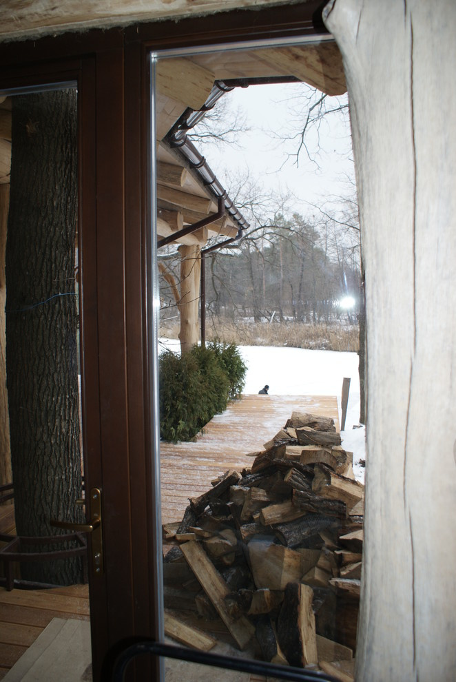 Хороший дом с бревнами