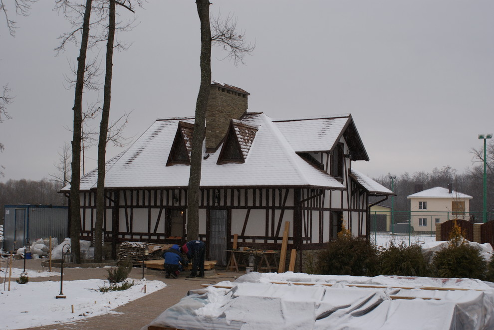 Хороший дом с бревнами