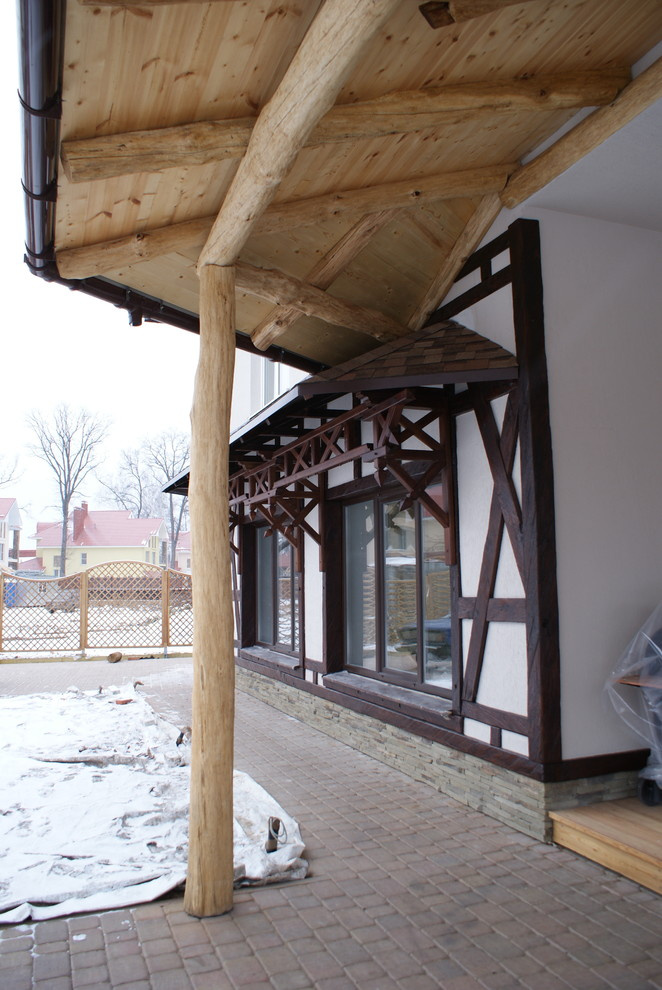 Хороший дом с бревнами