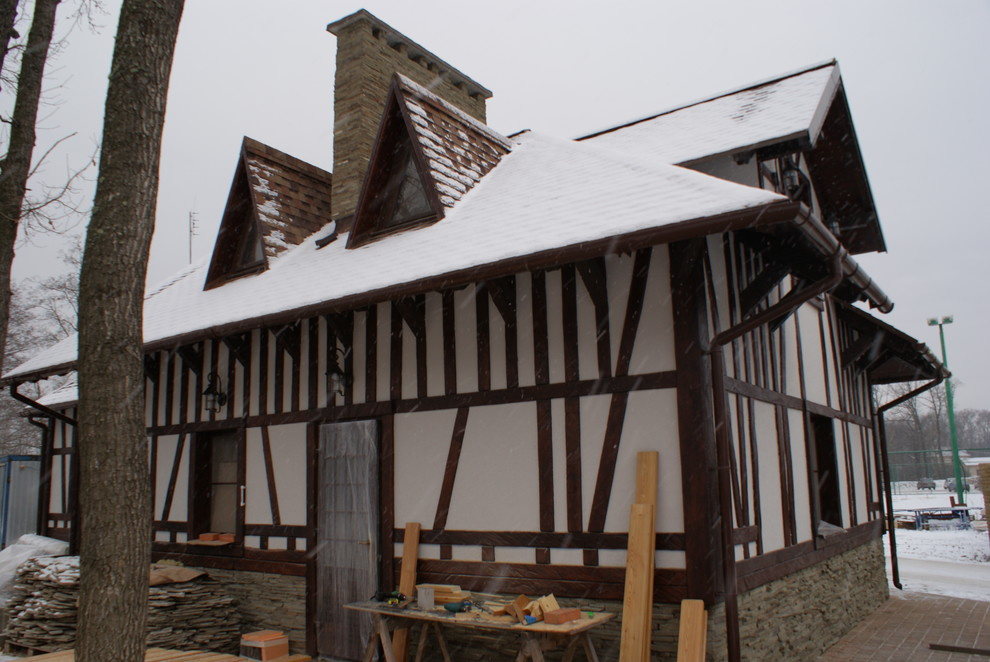 Хороший дом с бревнами