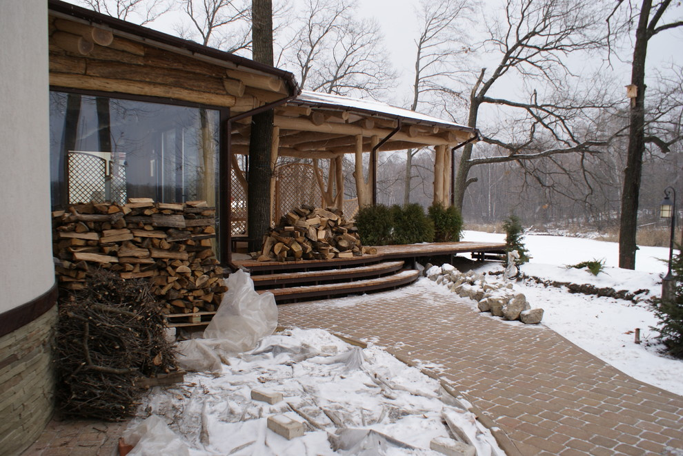 Хороший дом с бревнами