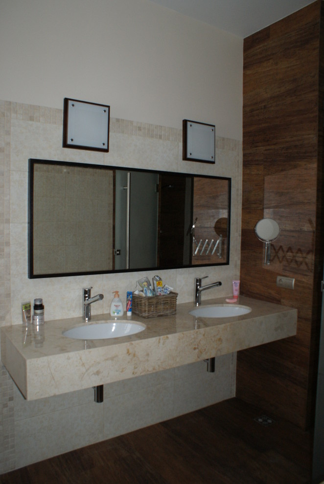 Хороший дом с бревнами