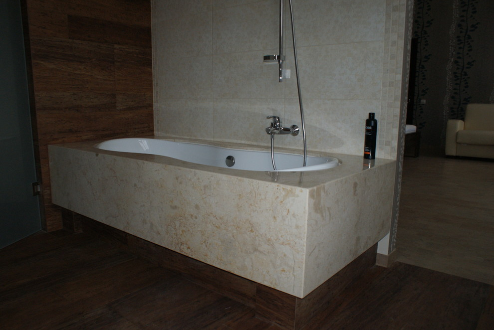 Хороший дом с бревнами