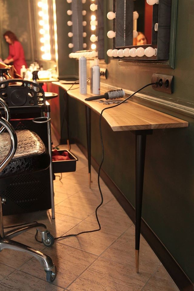 Парикмахерская в ретро стиле