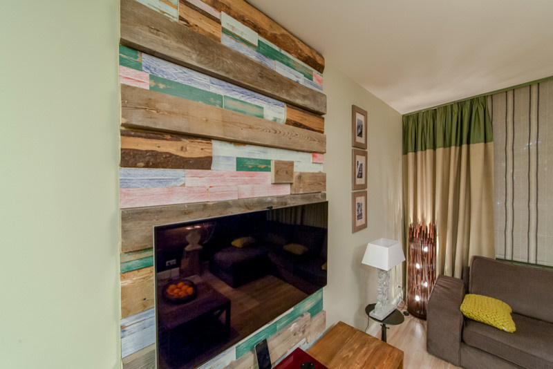 Декорирование стены деревом