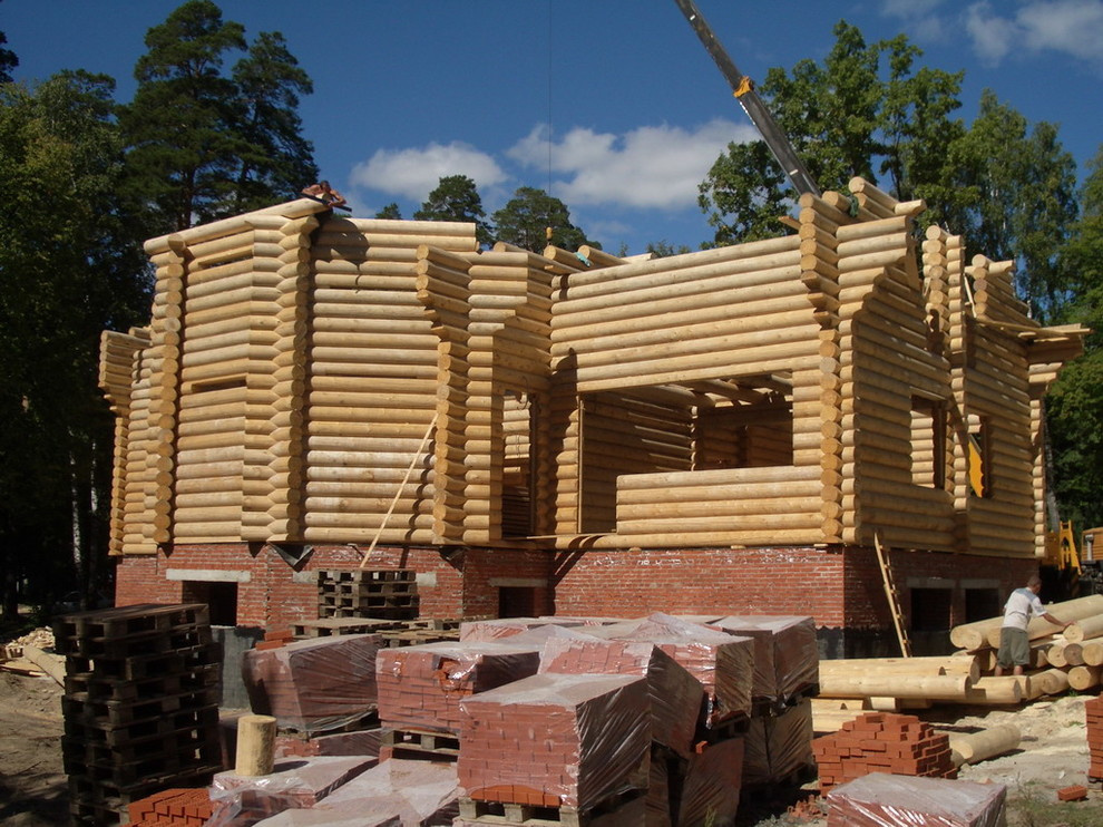 Гостевой дом. Калиброванное бревно. Канадская рубка. Диаметр 35-45 см.