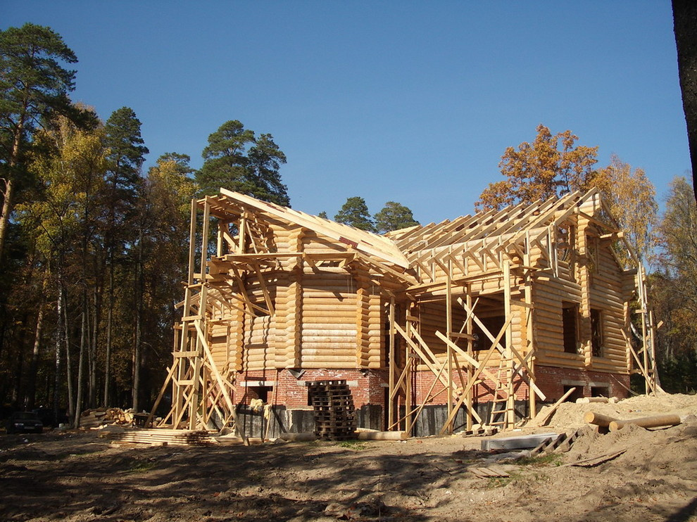 Гостевой дом. Калиброванное бревно. Канадская рубка. Диаметр 35-45 см.