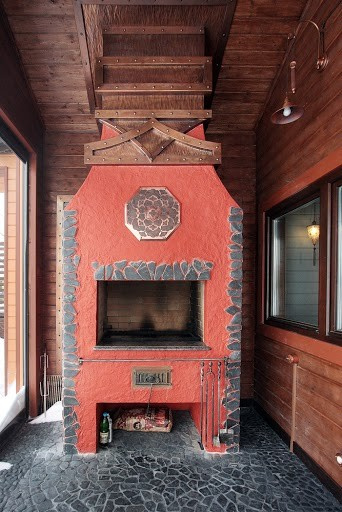 Летняя кухня со стеклянными панелями для зимы (из проекта "СПА на Новой Риге")