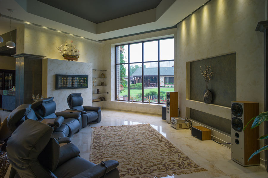 Дом с водопадом