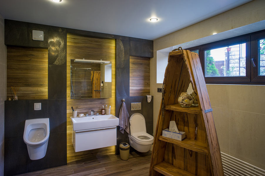 Дом с водопадом