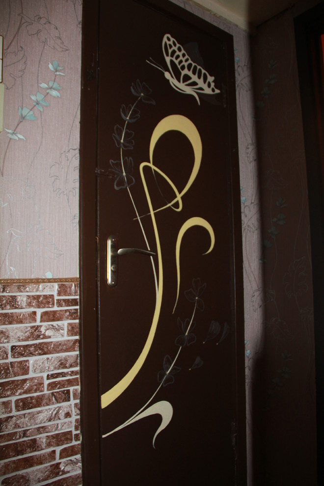 Растительные мотивы в росписи дверей