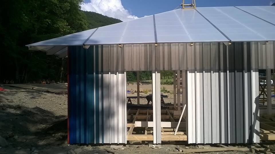 Кафе на реке Мзымта