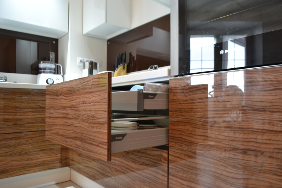 Вся кухня с удобными механизмами ящиков Blum
