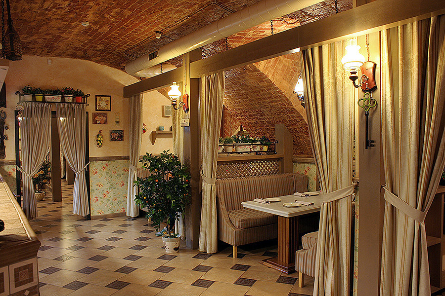 Интерьер траттории "Papa Giovanni", Ульяновск