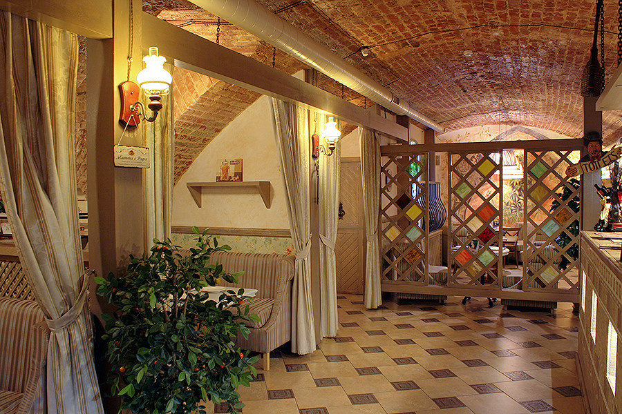 Интерьер траттории "Papa Giovanni", Ульяновск