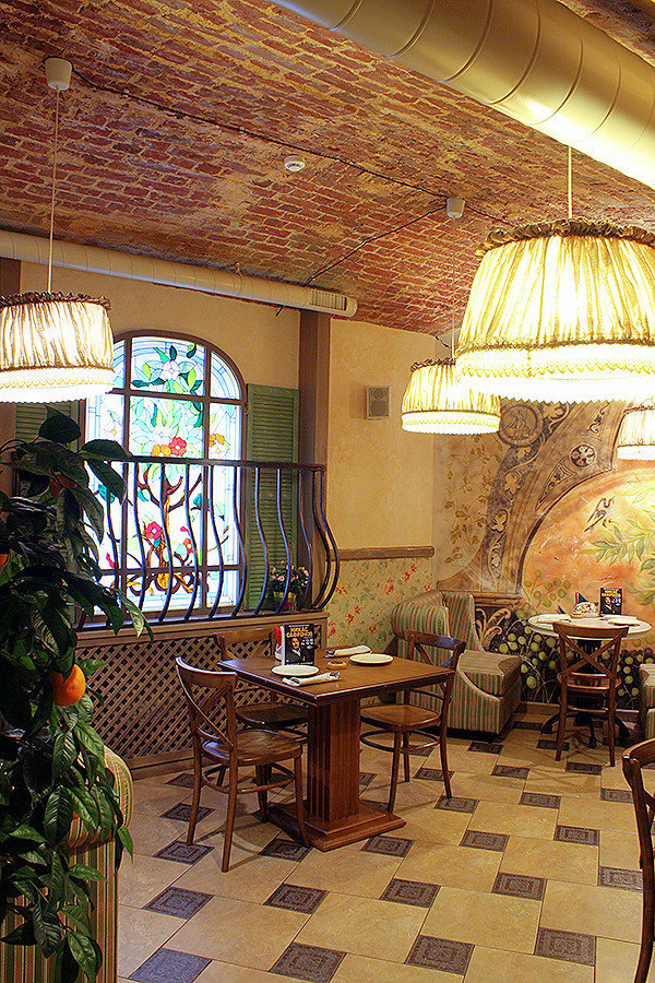 Интерьер траттории "Papa Giovanni", Ульяновск