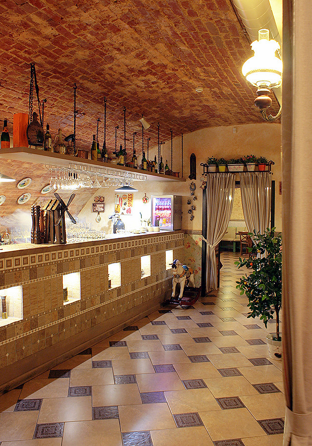 Интерьер траттории "Papa Giovanni", Ульяновск