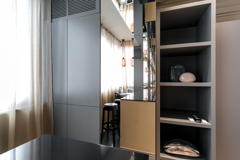 Гостиная с холстами