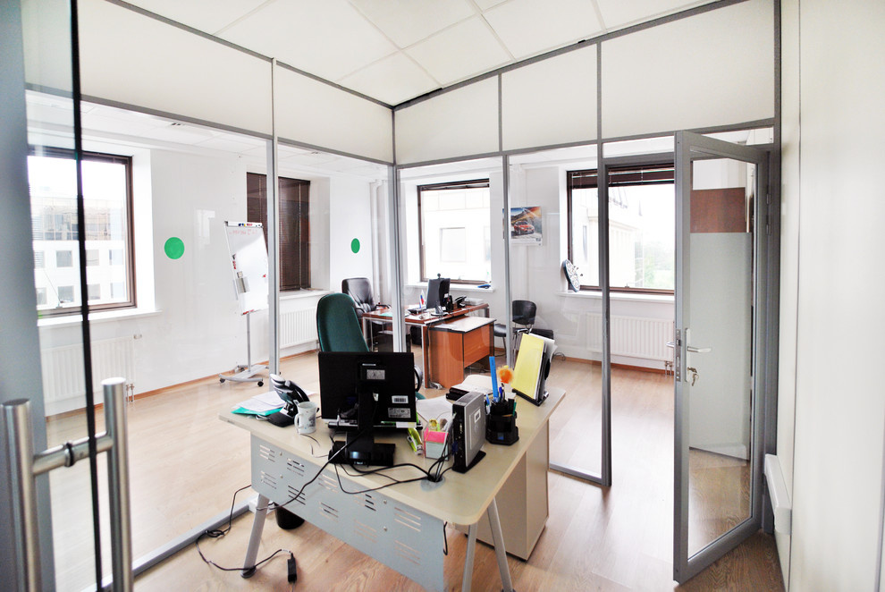 Офисное пространство из стекла для компании "ОМС"