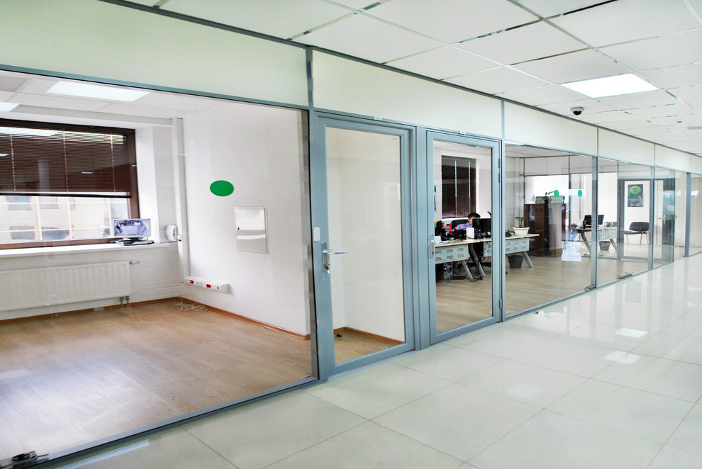 Офисное пространство из стекла для компании "ОМС"
