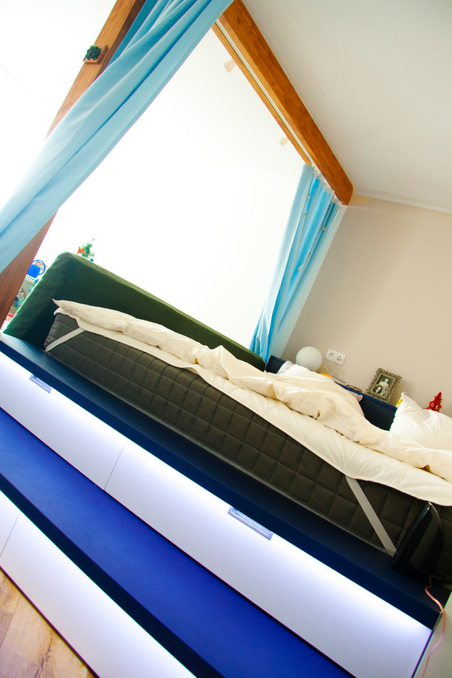 Кровать с подиумом