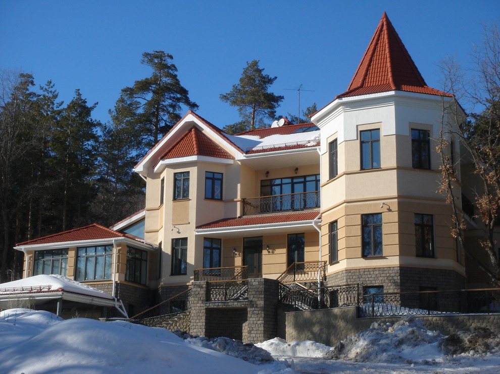 Дом в сосновом лесу